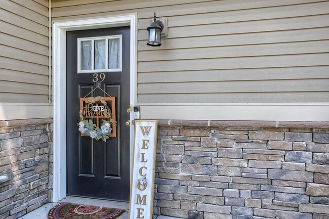 Photo - Fully Furnished 3 Bedroom Townhome