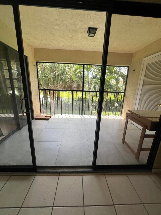 Photo - 960 NW 45th St Unidad B-6