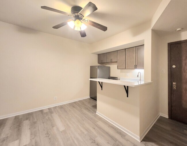 Photo - 1504 N Dearborn Pkwy Unit 402