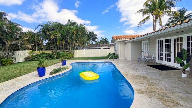 Building Photo - 4027 Pierce St