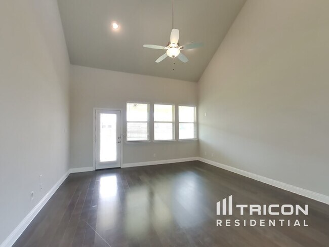 Photo - 325 Bitterroot Ct