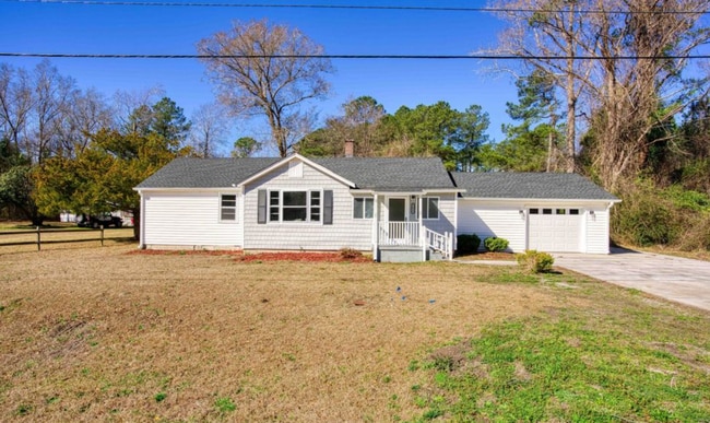 Building Photo - "Charming 3-Bedroom Home on Wilmington Hig...