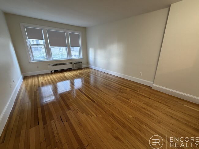 Building Photo - 33 Lancaster Terrace Unit 101