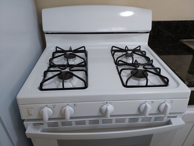 new stove - 6043 Romaine St