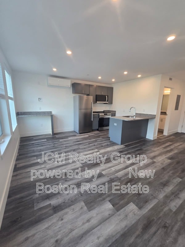 Photo - 585 Essex St Unit U-702
