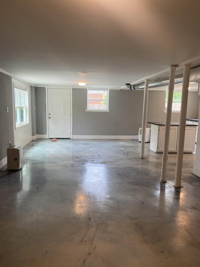 Building Photo - 14311 Veterans Memorial Hwy