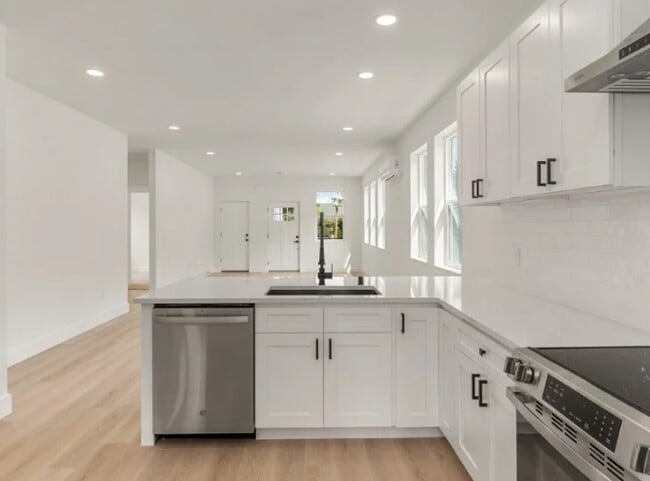 Photo - 211 W Harriman St