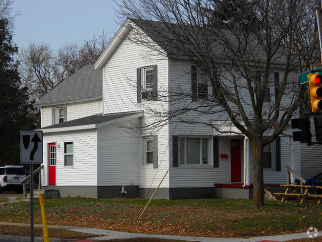 Building Photo - 714 S Washington St Rental