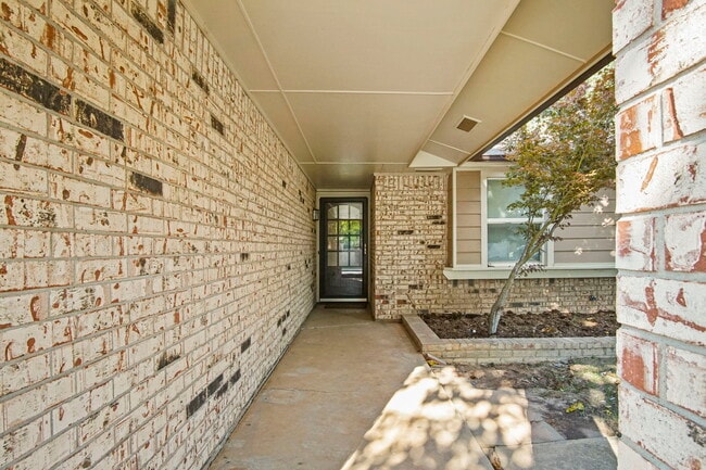 Photo - 625 Hawthorne Pl