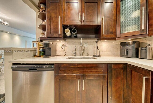 Photo - 6937 Bay Dr Unit 402