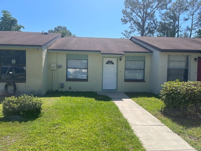 2/1 Townhome close to shopping - 2/1 Townhome close to shopping