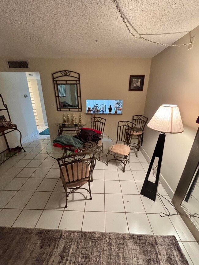 Photo - 3121 NW 47th Terrace Unidad 107