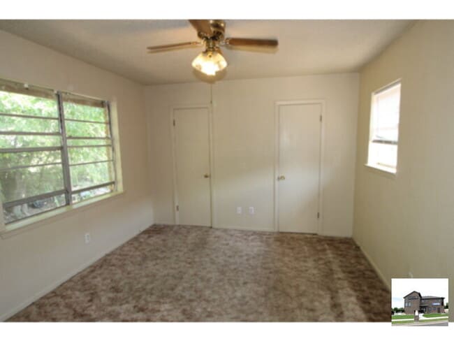 Photo - 806 Hackberry St