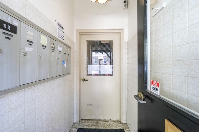 Photo - 523 Adams St Unidad 5