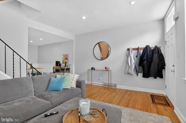 Photo - 874 N 4th St