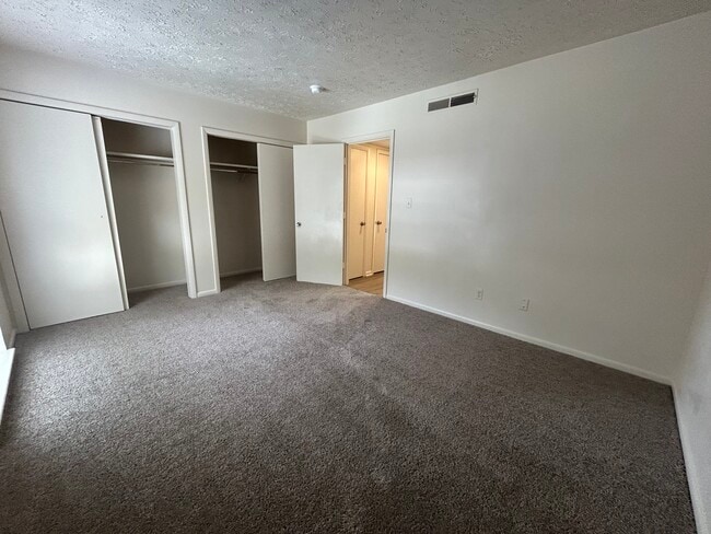 Dormitorio de una unidad de 1 dormitorio