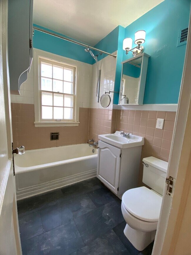 Photo - 1825 Fairchild Ave Unit A