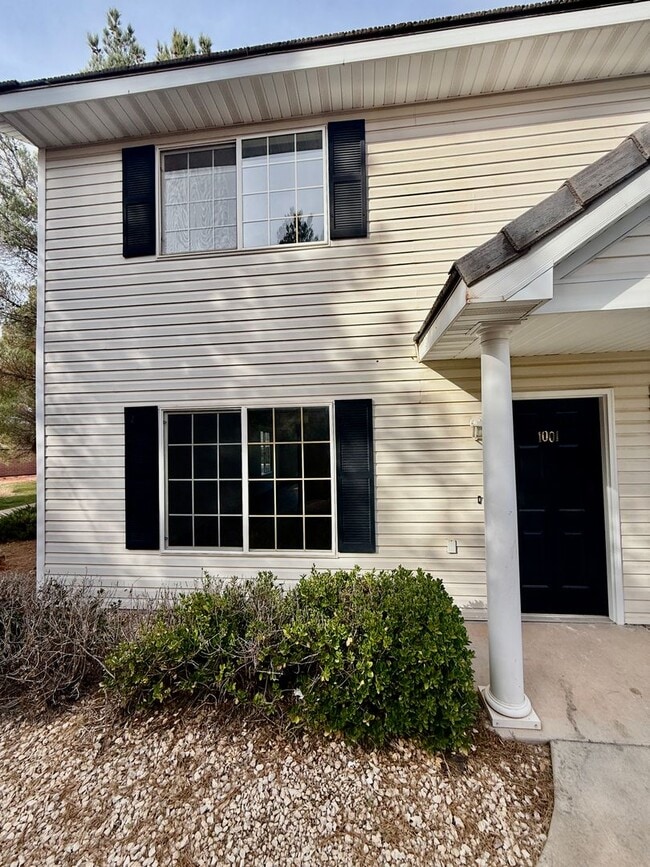 Photo - Remodeled 3-BR Lexington Townhome - End Unit