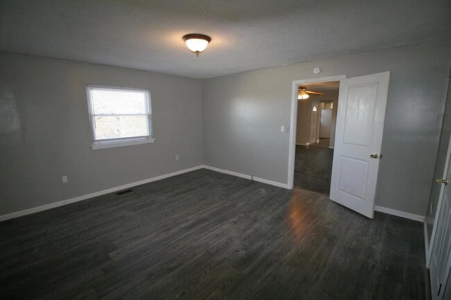 60 Hilltop Dr