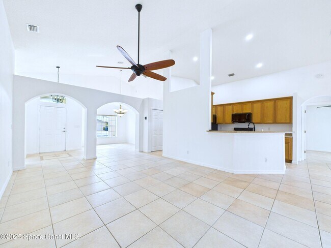 Photo - 207 Alcantarra St NW