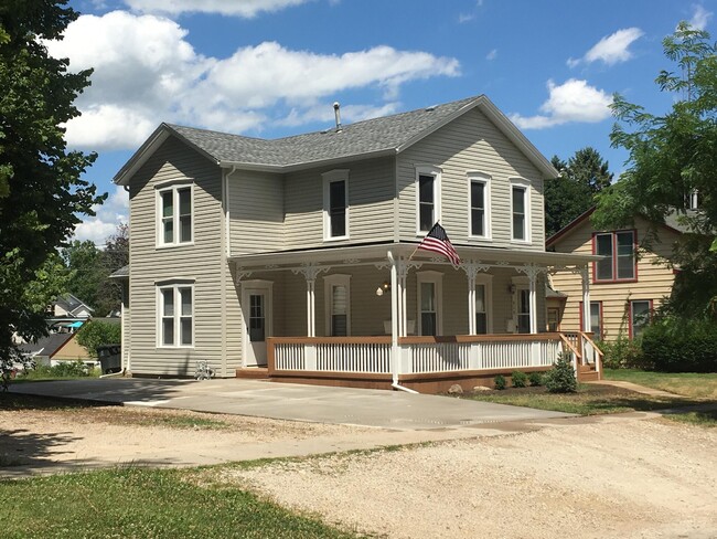 Building Photo - 619 Water St