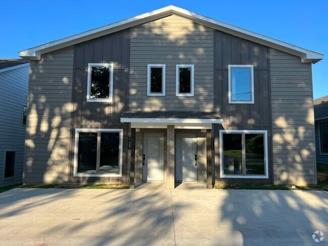 Building Photo - 2526-2600 South Fannin Avenue Unit 2526 Rental