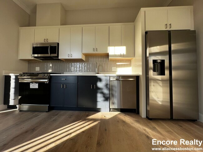 Photo - 163 Everett St