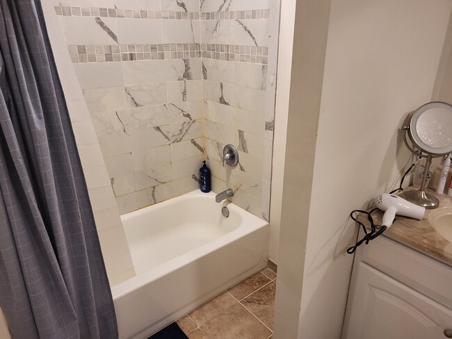 tiled tub shower
