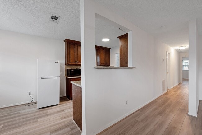 Photo - 910 Judiway St