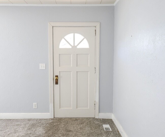 Photo - 1709 Oak Dr