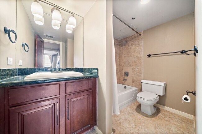Building Photo - 3525 Sage Rd Unit 1111 Rental
