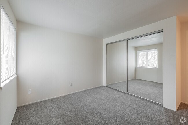 2BR, 2BA - 881SF - Primary Bedroom - Hogan Woods