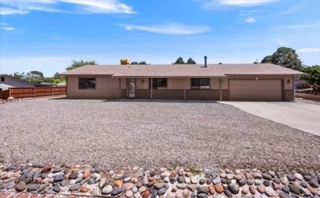 Building Photo - Spacious 3 Bedroom 2 Bath Contact Property Pros Property Management