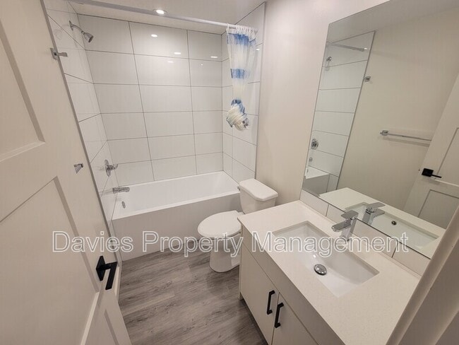Photo - 1227 Podersky Wynd SW
