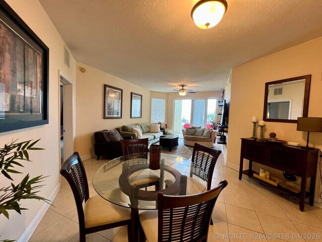 Photo - 975 NW Flagler Ave