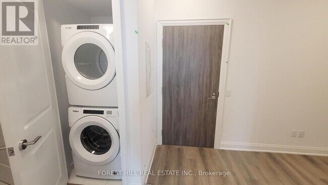 Photo - 10 Gatineau Dr Unit 1011w