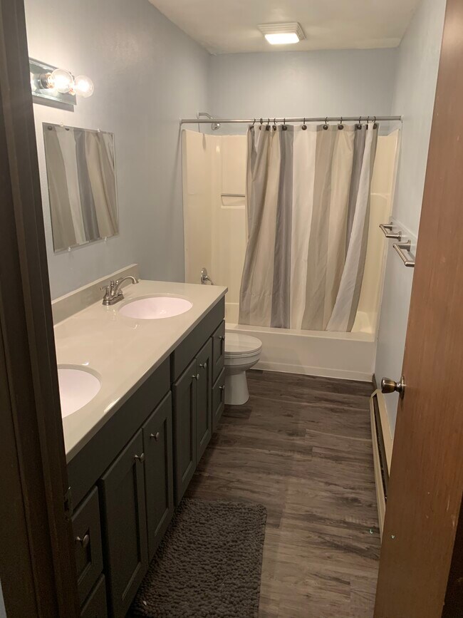 bathroom - 722 Dale St Unit 2