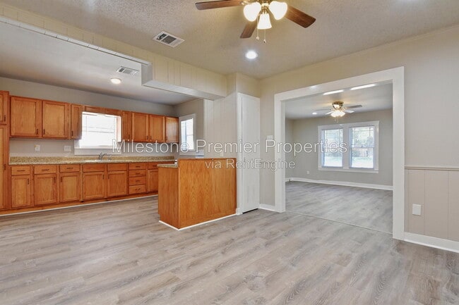 Photo - 608 W Murray St