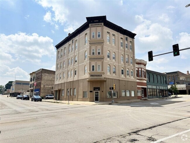 Building Photo - 26 S Galena Ave Rental