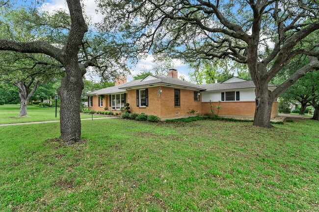 Photo - 3228 Colcord Ave