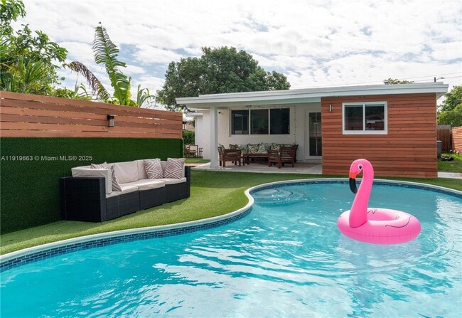 Building Photo - 1331 NE 160th St