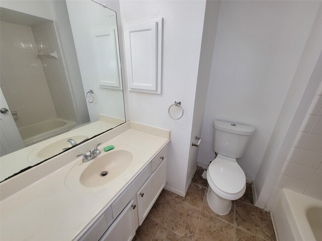 Photo - 16807 Sussex Dr