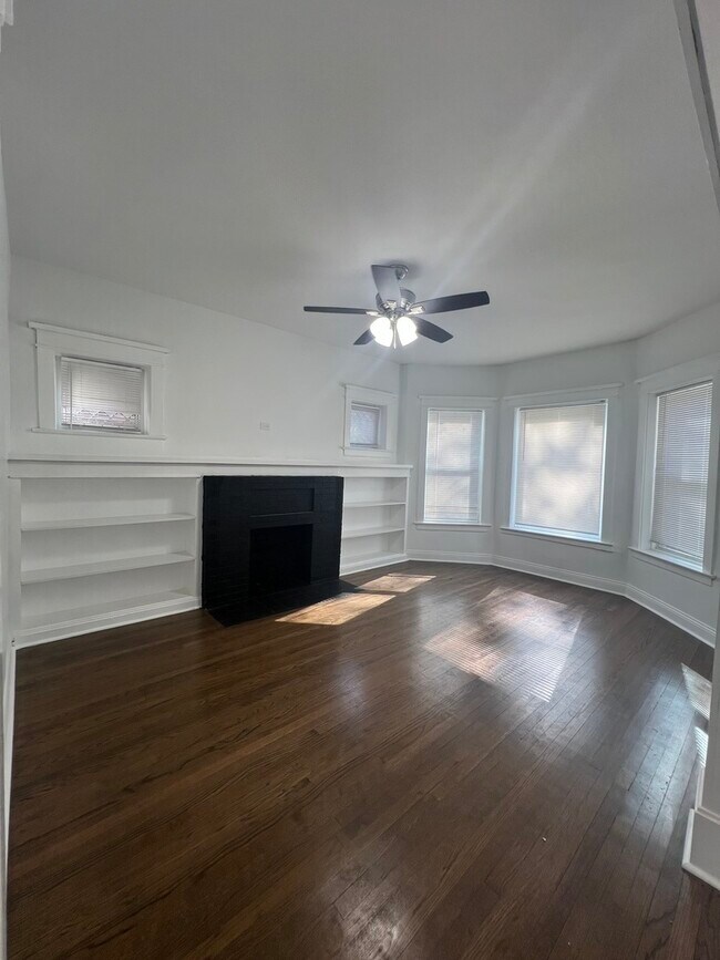 Photo - 6151 S Langley Ave