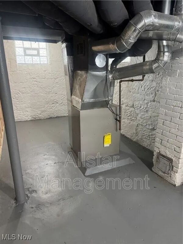 Photo - 521 E 109th St