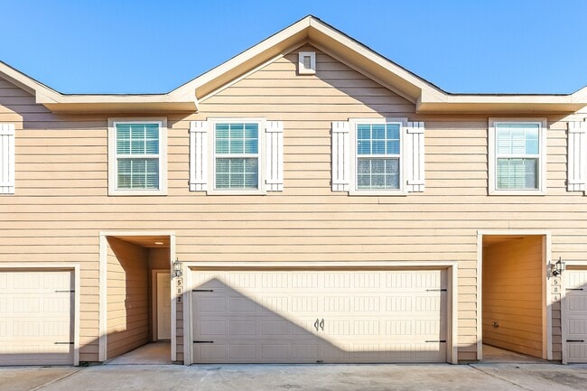 Building Photo - 582 Solomon Ln