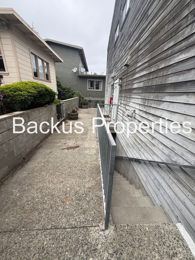 Photo - 529 Laine St Unit B