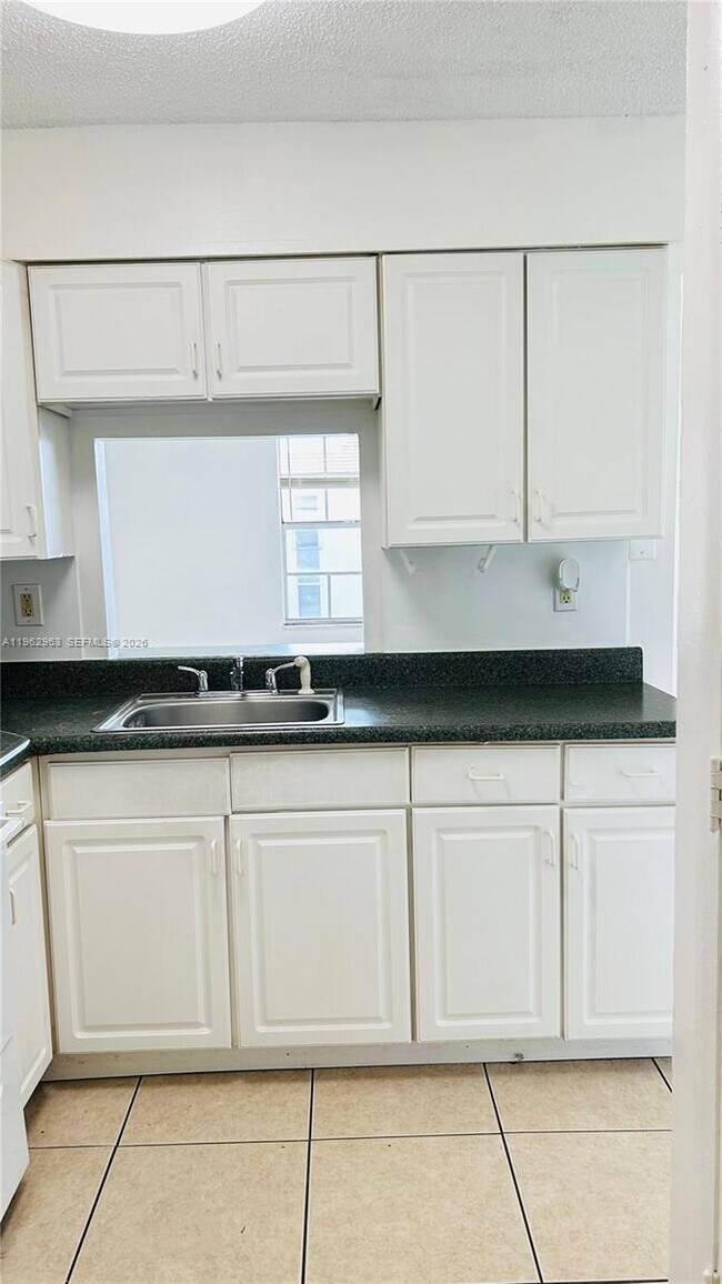 Photo - 978 SW 10th Dr Unit 15