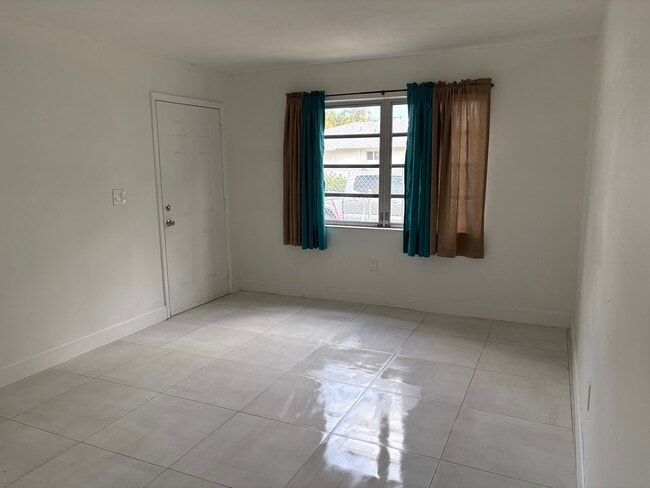 Photo - 170 NW 58th St