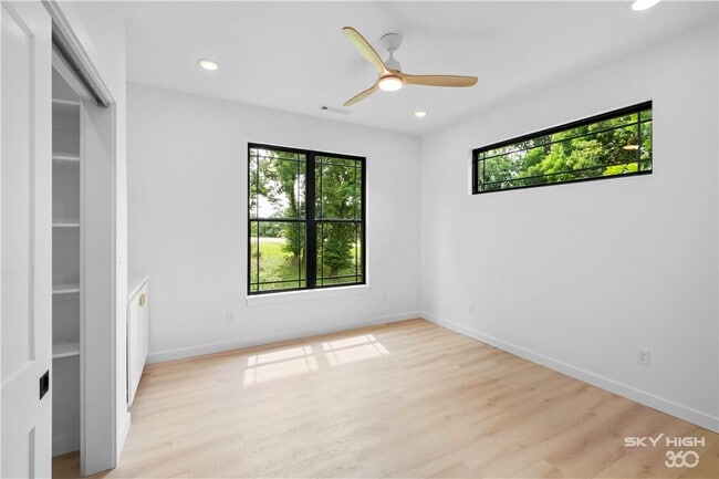Photo - 5 Central Heights Way