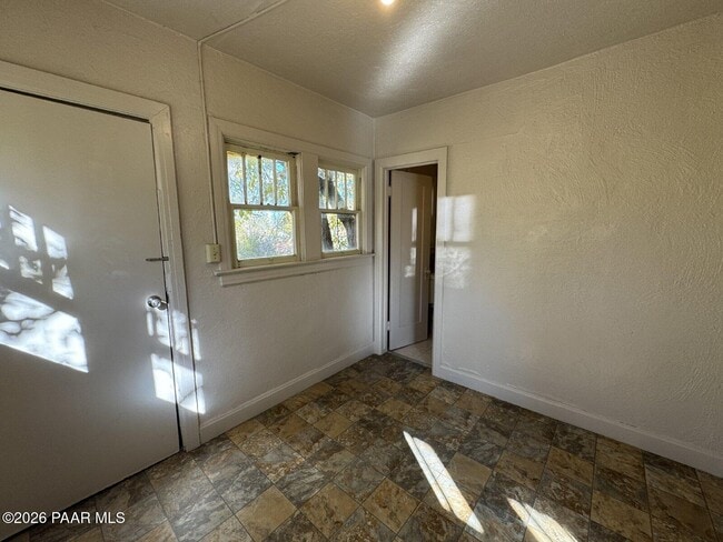 Photo - 606 E Willis St